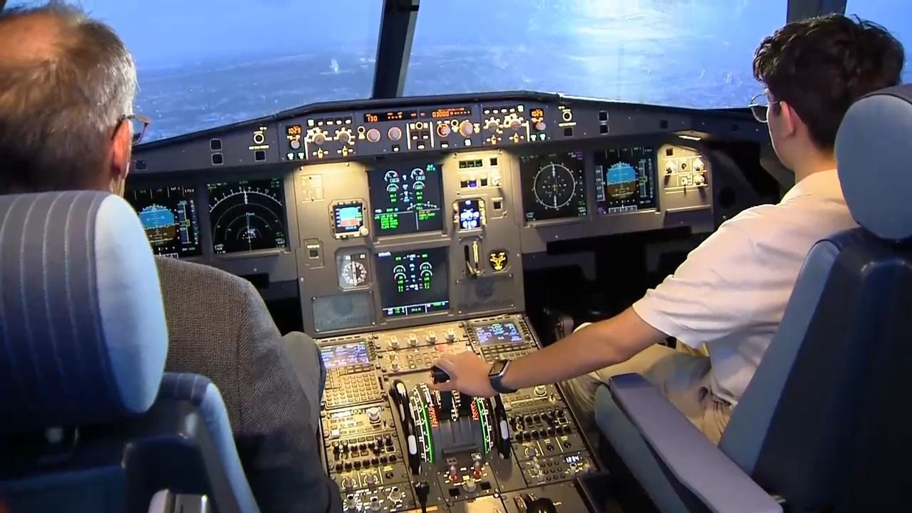 Video: Nach Großalarm in Nürnberg: Was ist im Cockpit genau passiert?