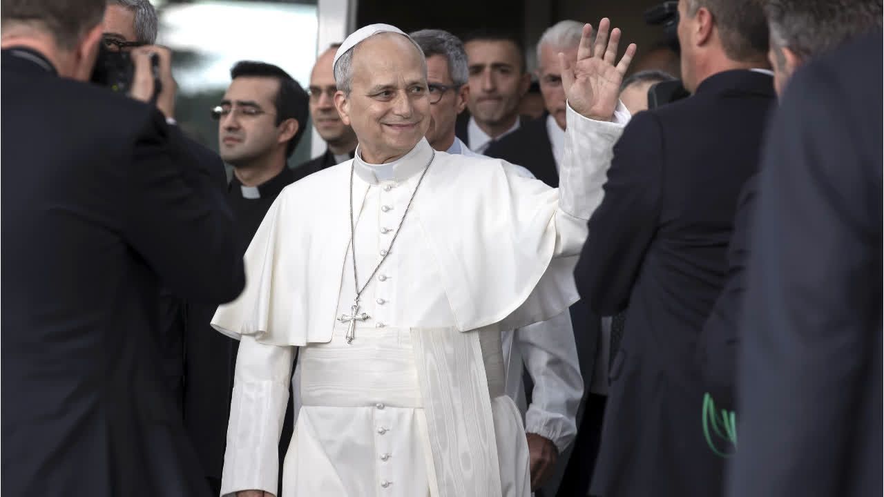 Video: Nach OP: Papst zurück im Vatikan