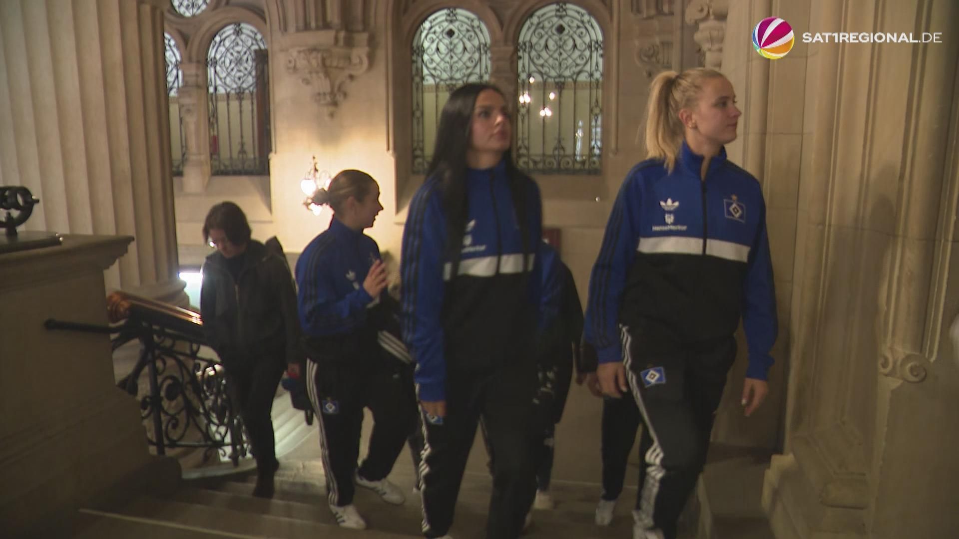 Video: HSV-Frauen besuchen Hamburger Rathaus