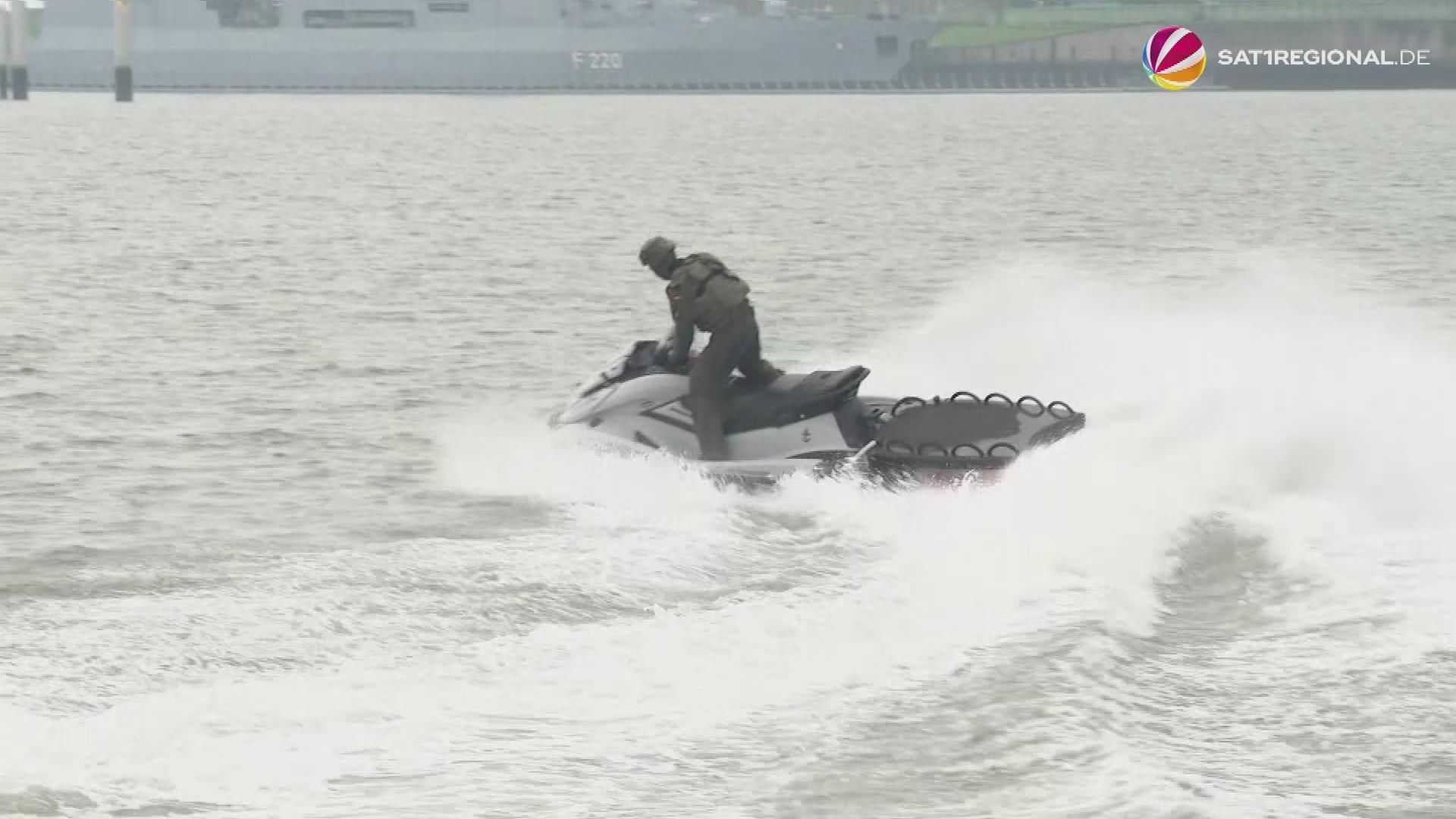 Video: Marine präsentiert spezielle Jetskis in Wilhelmshaven