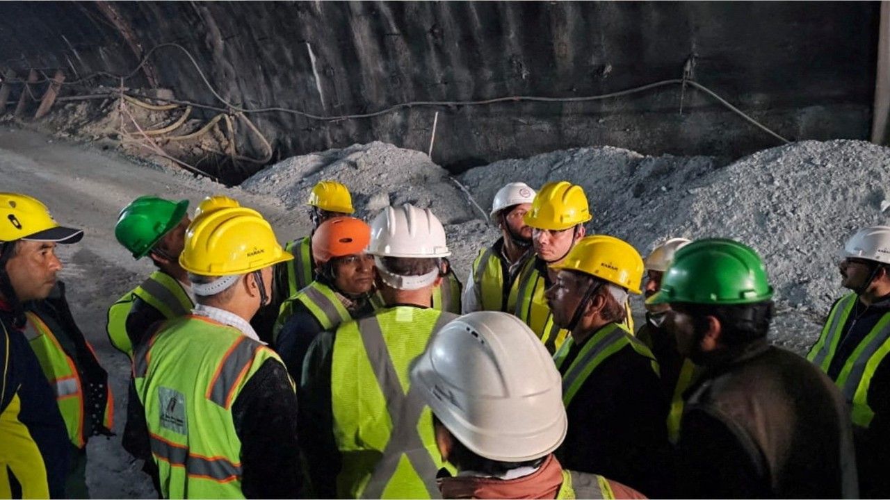 Tunnel eingestürzt: 40 Bauarbeiter gefangen