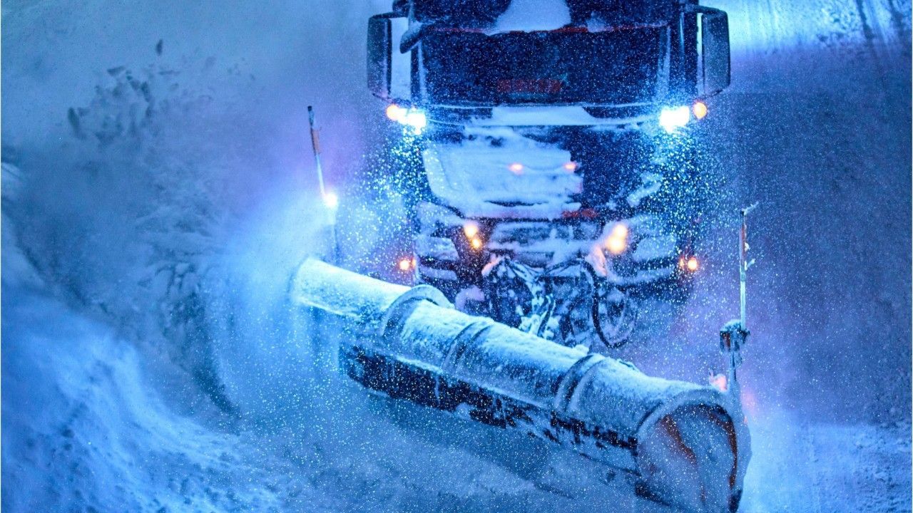 Heftiger Wintereinbruch: Bayern versinkt im Schnee-Chaos