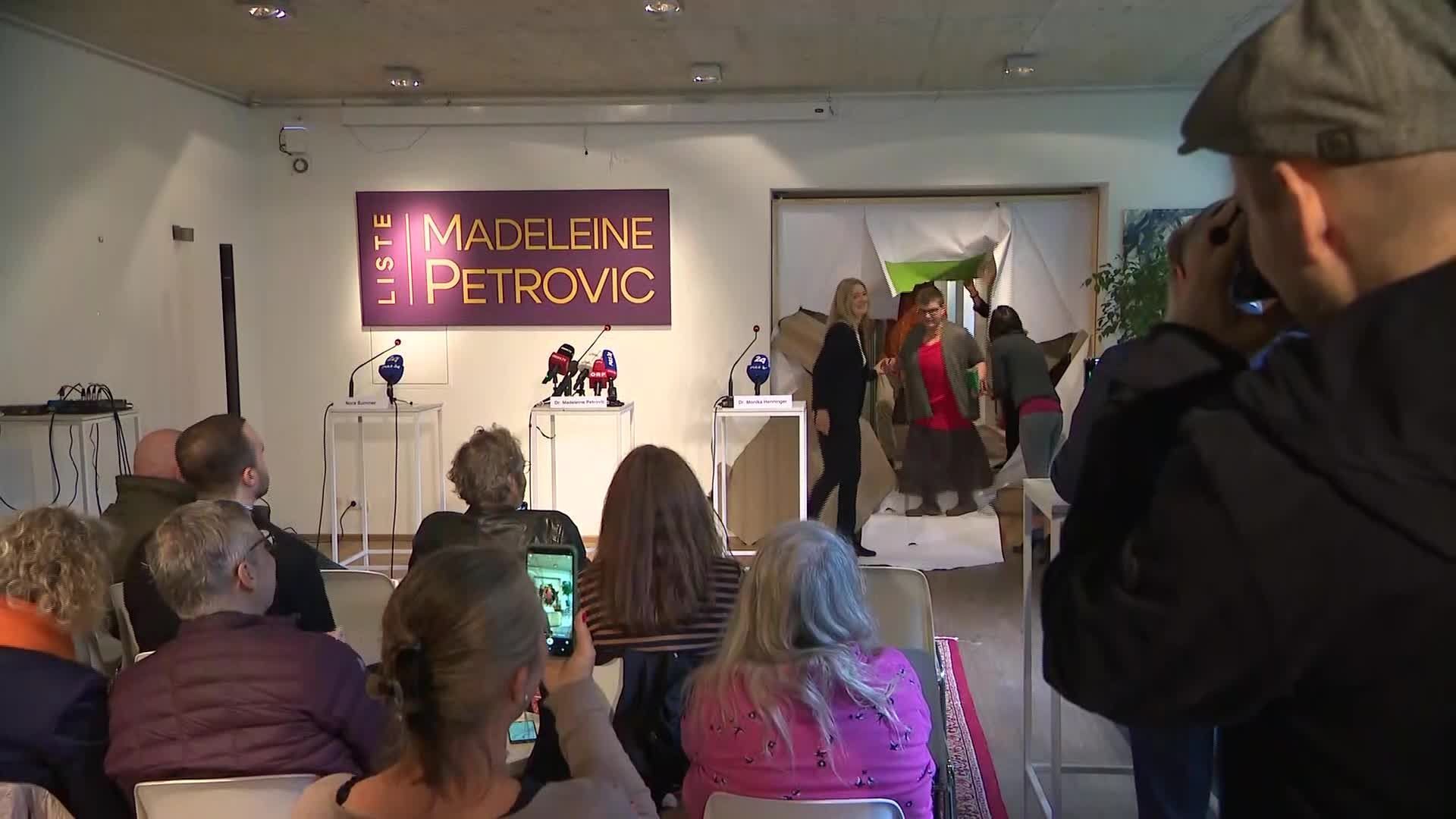 Ex-Grünen-Chefin Petrovic zerschlägt Grünen-Wand bei Listen-Präsentation