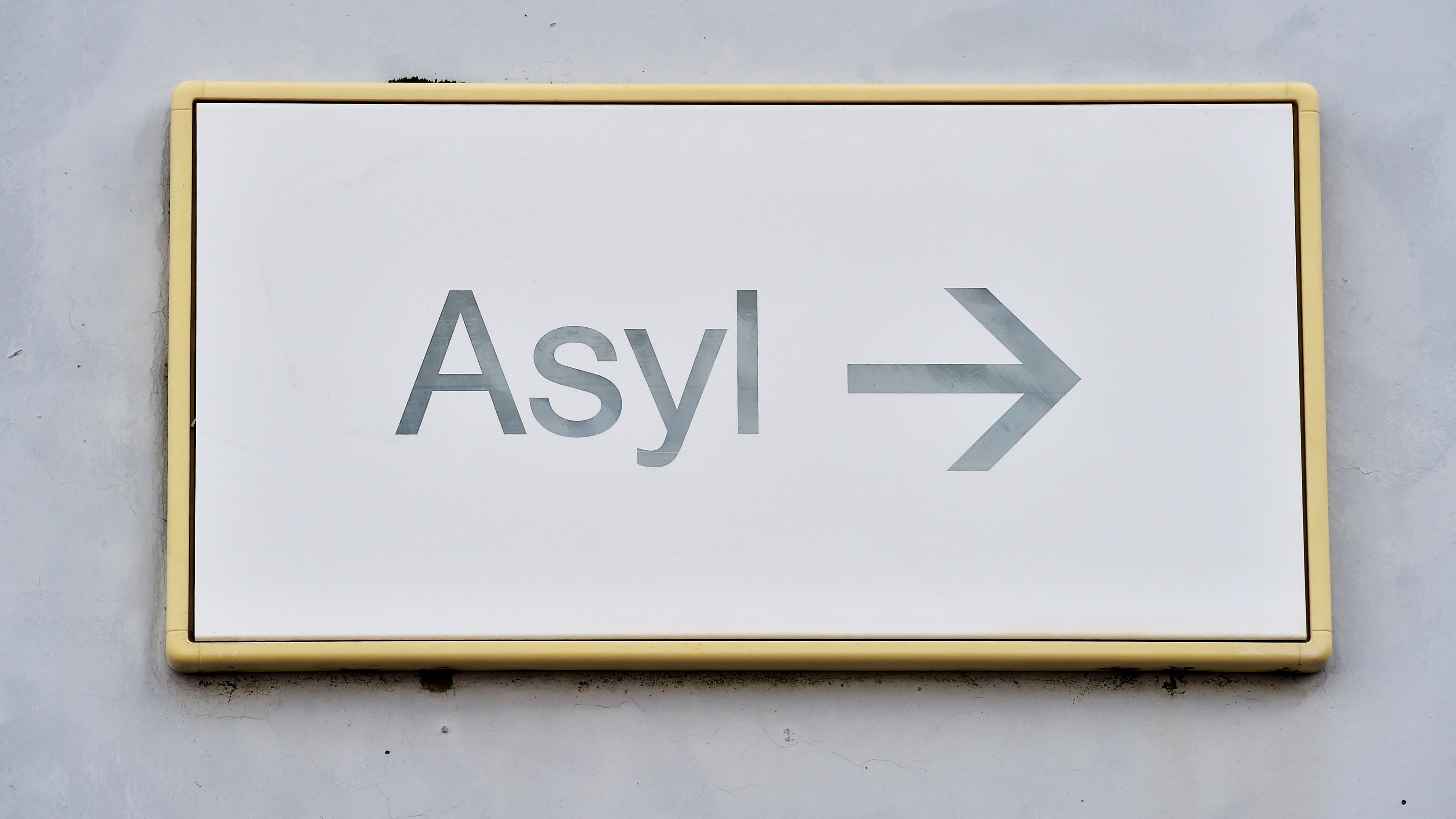 Flüchtlinge aus Syrien: Asylaberkennungen gestartet